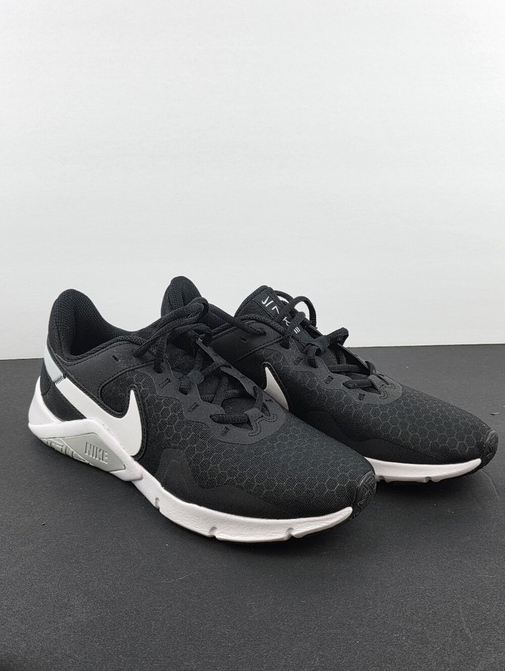 Nike Legend Essential 2 Women’s Size 9 Black White Training Shoes CQ9545-001
